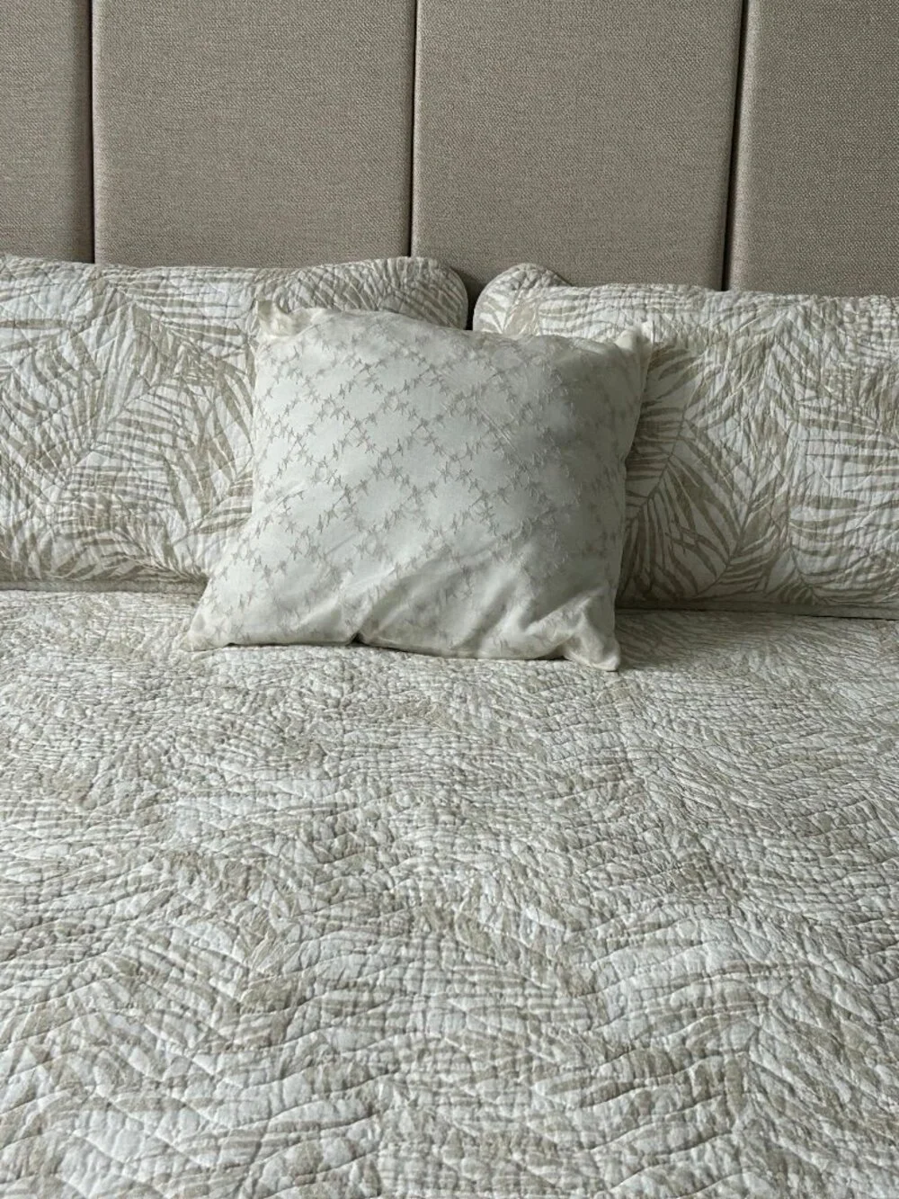 Tommy Bahama King Size Quilt - Palmday Design - Color: Beige